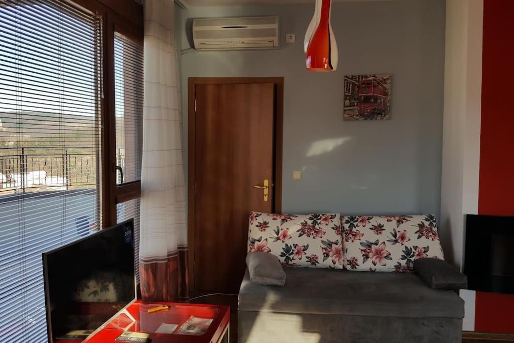 Unique Studio- Great Balcony And View! Parking Possibility! Veliko Tarnovo Exterior photo