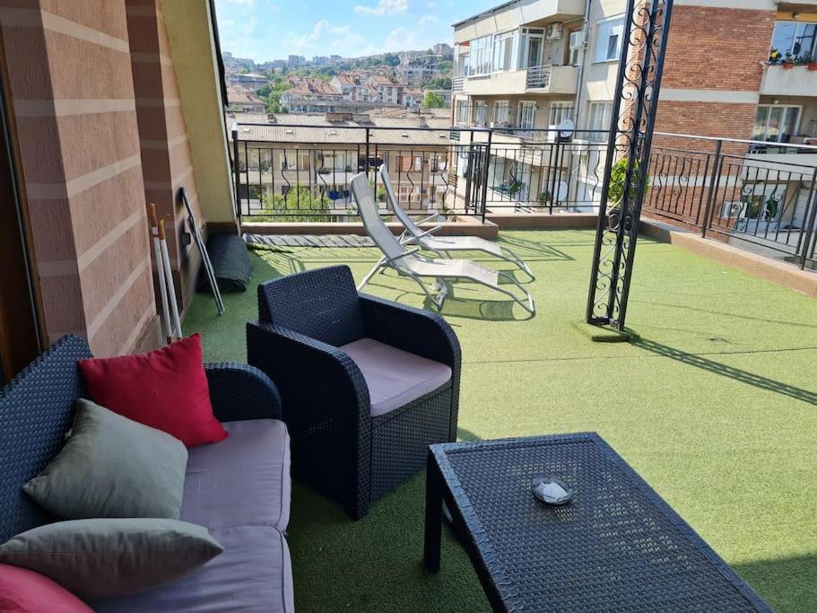Unique Studio- Great Balcony And View! Parking Possibility! Veliko Tarnovo Exterior photo